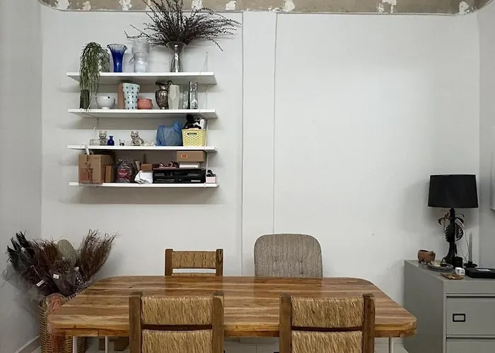 Apartment Beautiful With Patio Centrally Located In A 20th Century Building