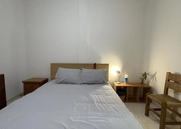 Beautiful With Patio Centrally Located In A 20th Century Building *
